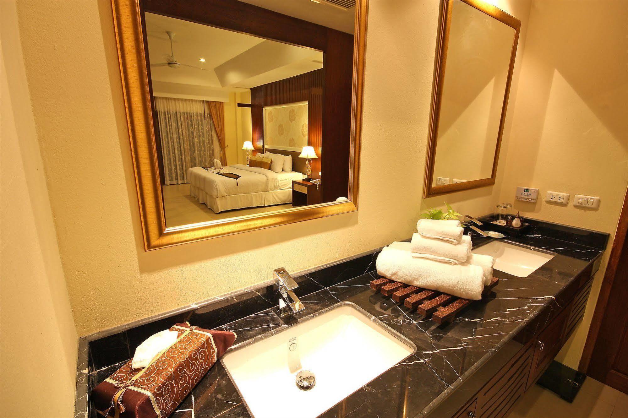 Thai Thani Pool Villa Resort Bãi biển Jomtien Ngoại thất bức ảnh